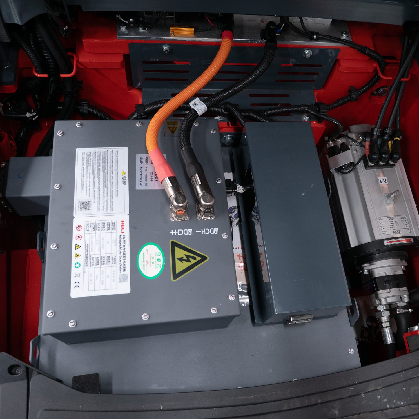 Montacargas Eléctrico 2.5 toneladas 4.8 metros con 4ta Válvula