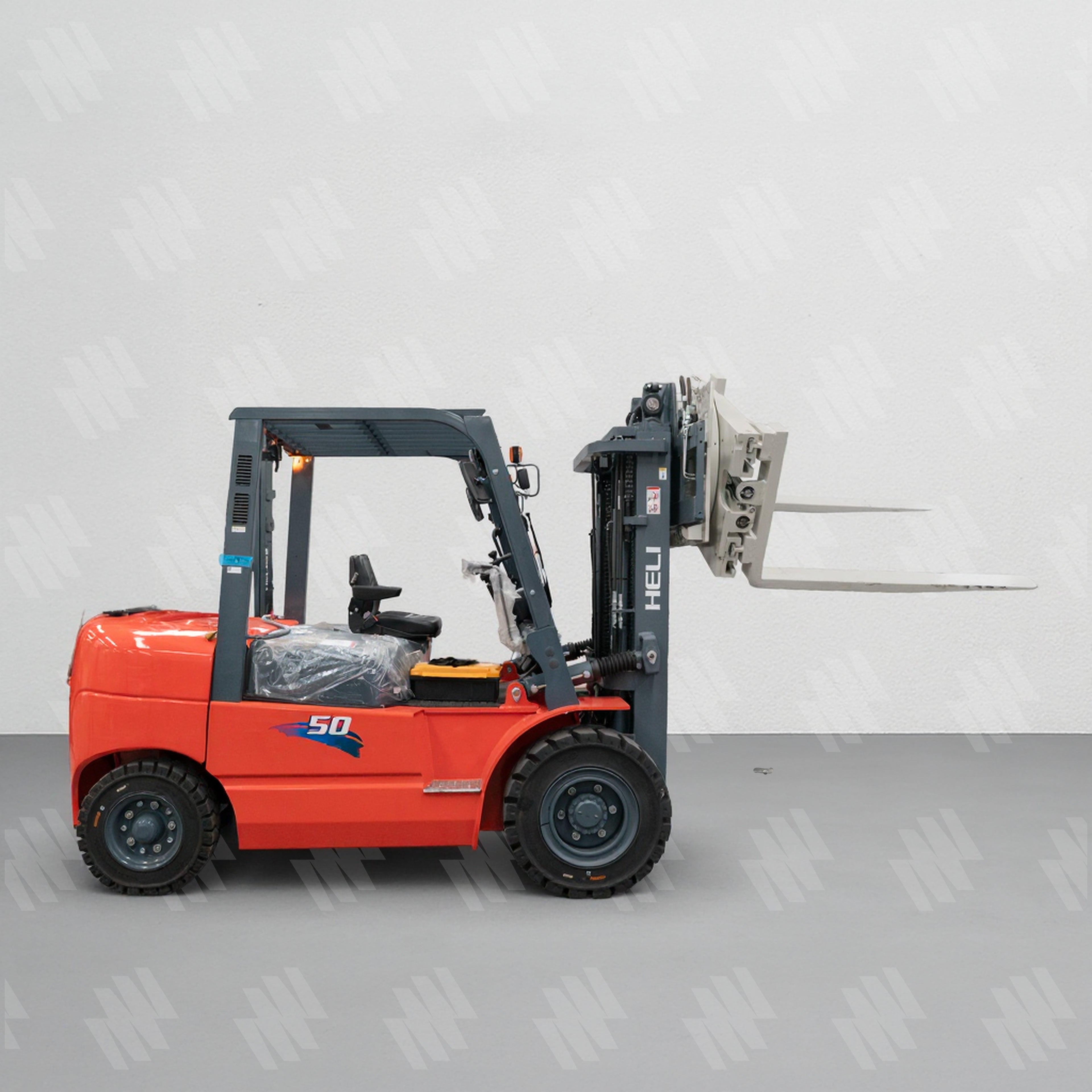 Montacargas Combustión 5 Toneladas 4.70 metros Rotador de Uñas