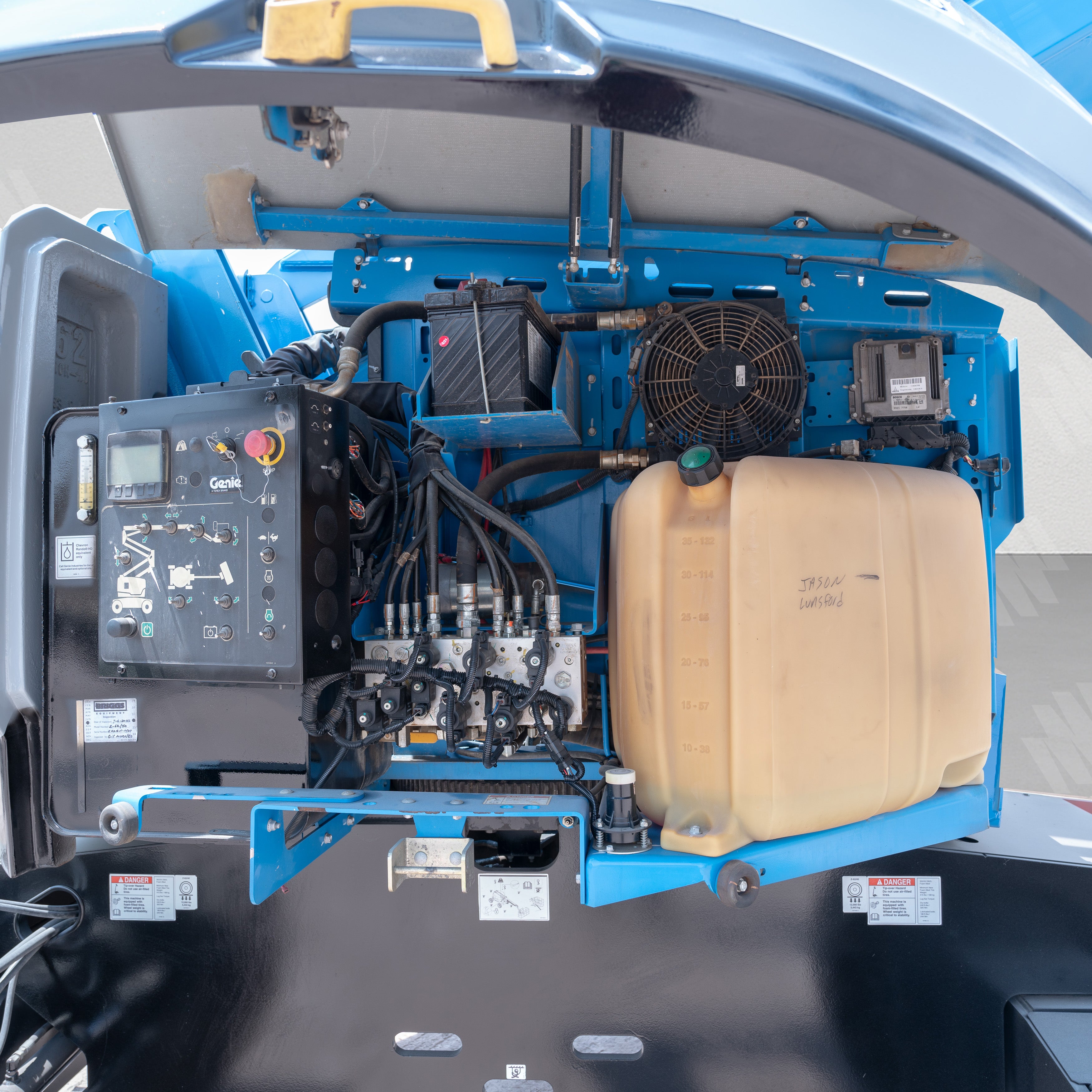 Plataforma Articulada de Combustión 62 Pies