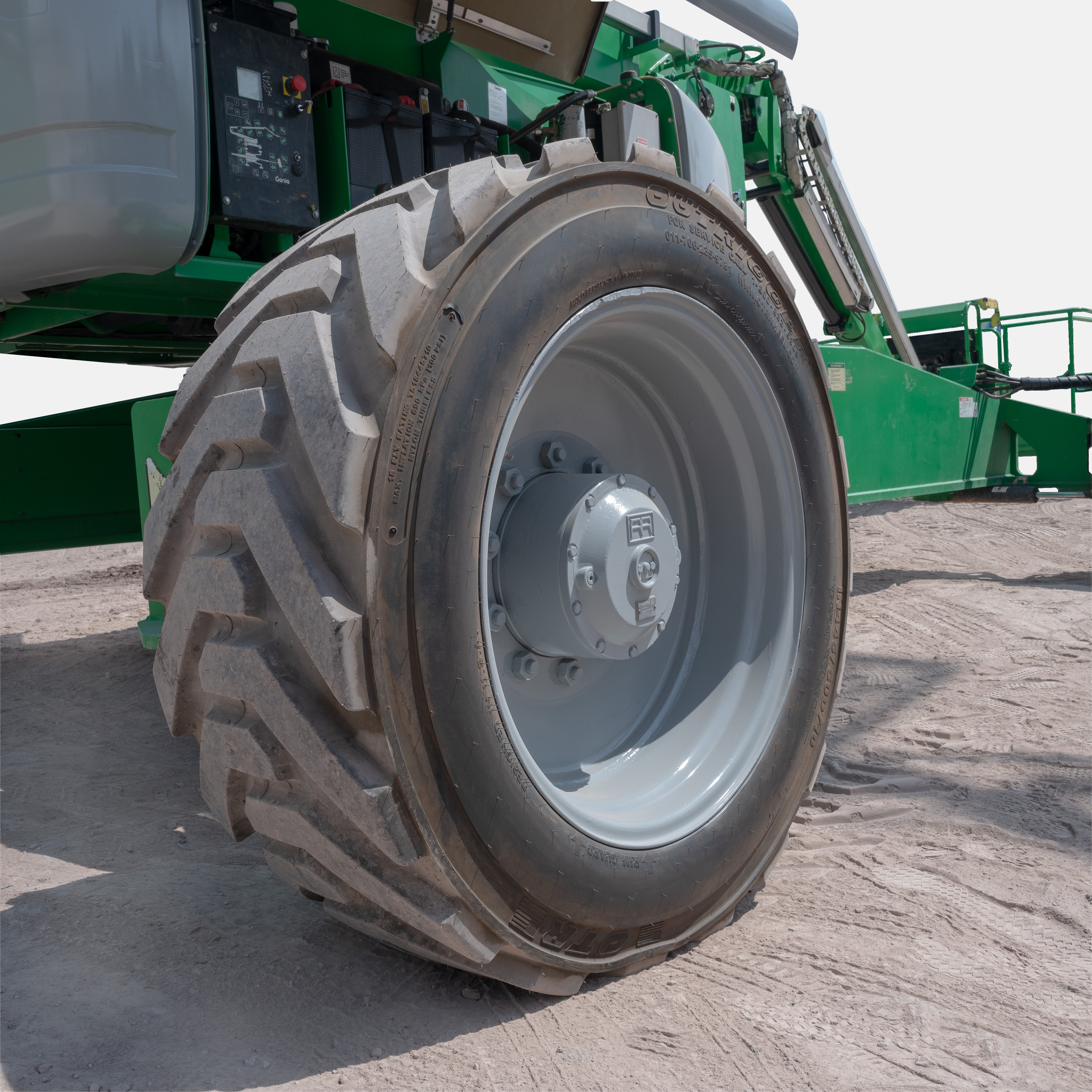 Plataforma Articulada de Combustión 135 Pies