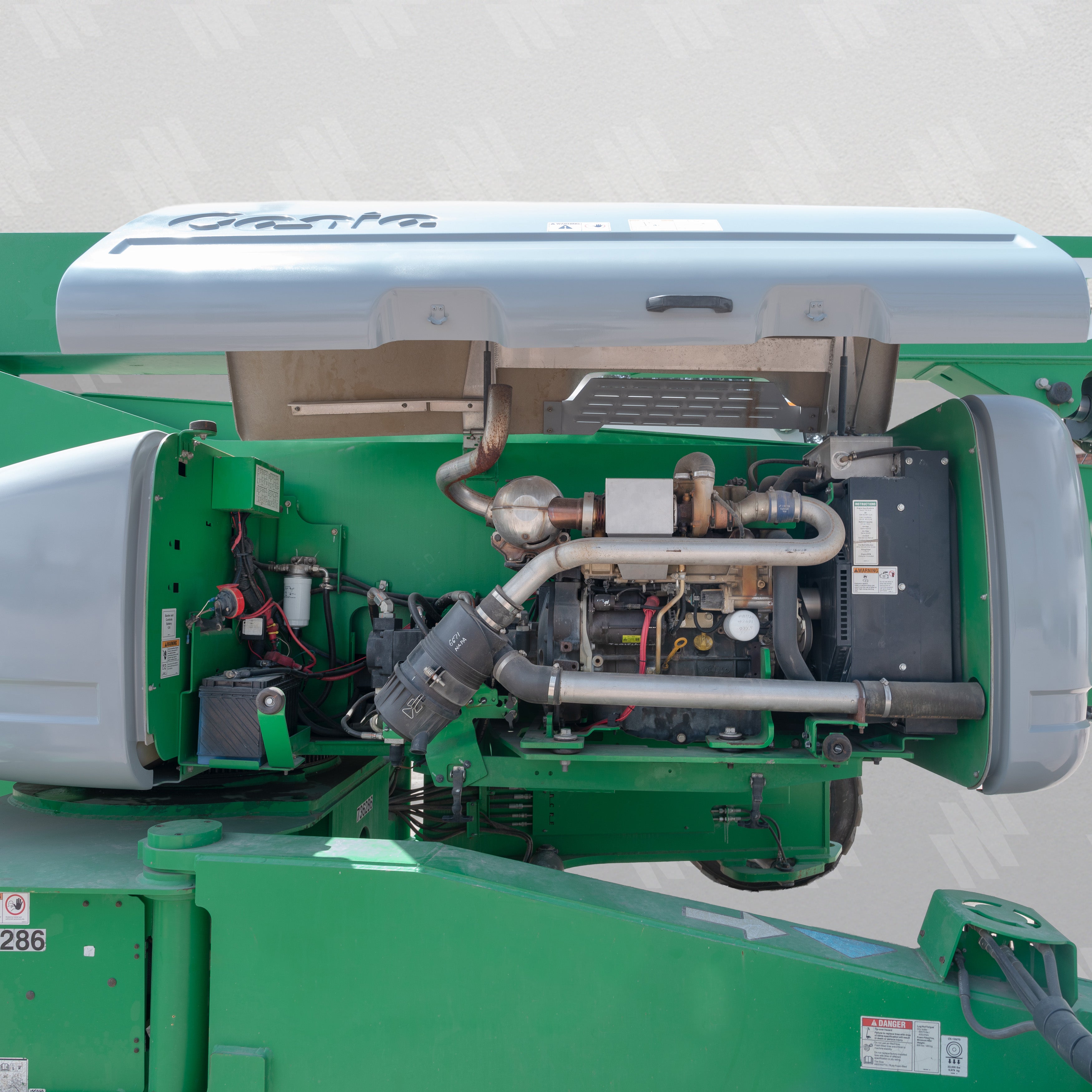 Plataforma Articulada de Combustión 135 Pies