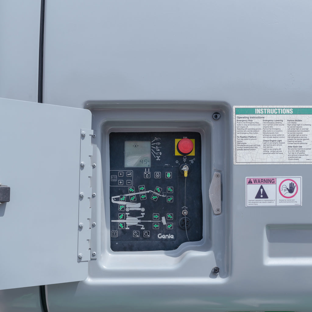 Plataforma Articulada de Combustión 135 Pies