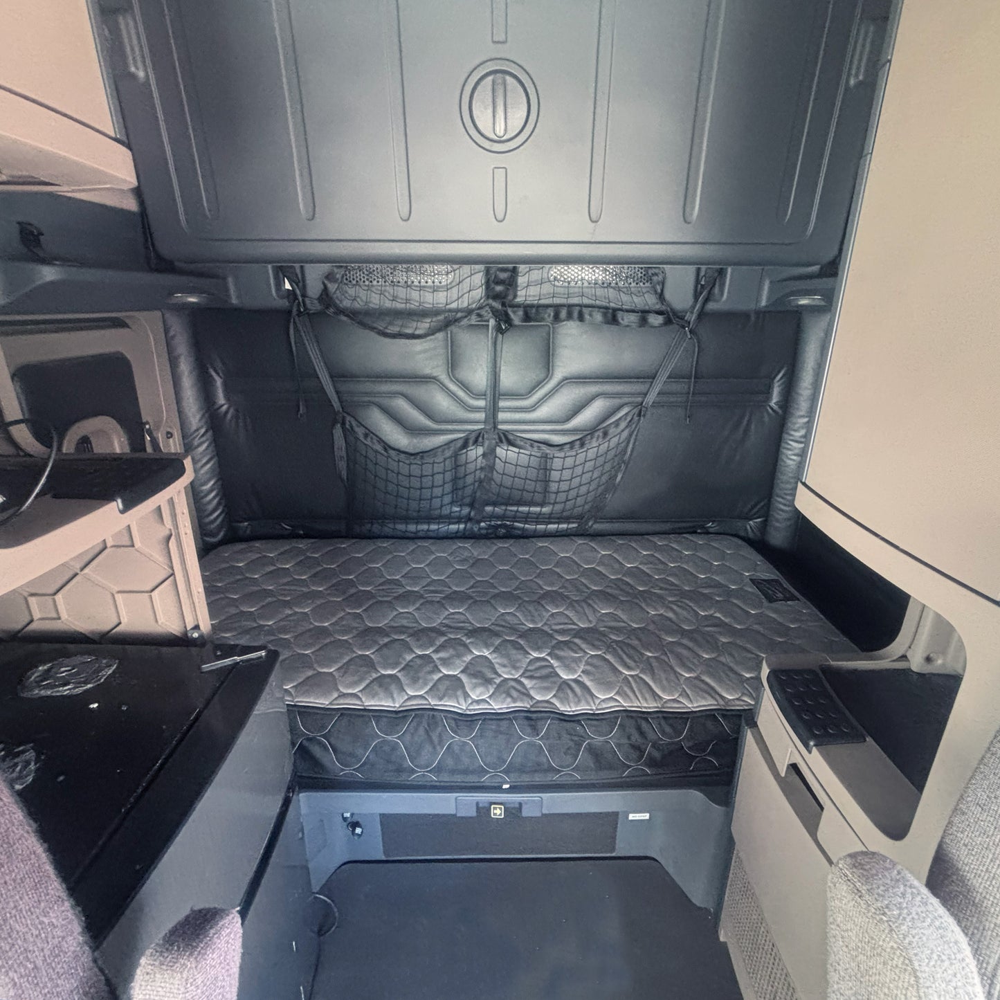 Tractocamión Freightliner Cascadia 125 SLP Cabina Dormitorio Motor DD15